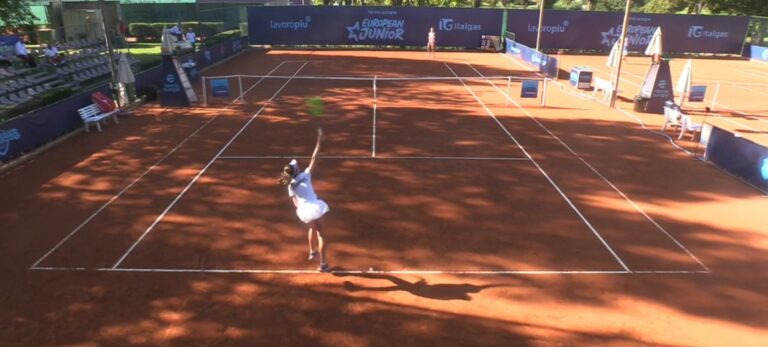 Junior player serving at the Tennis Europe European Junior Championships